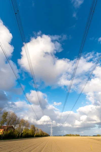 Modern yüksek powerlines — Stok fotoğraf