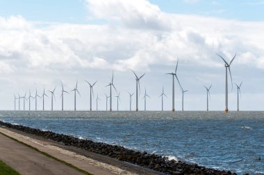Okyanus'daki yel değirmenleri