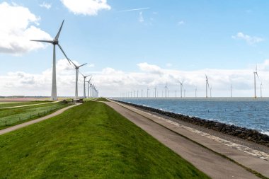 Okyanus'daki yel değirmenleri