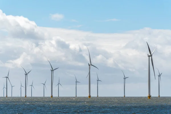 Windmills in the ocean — Stock Photo, Image