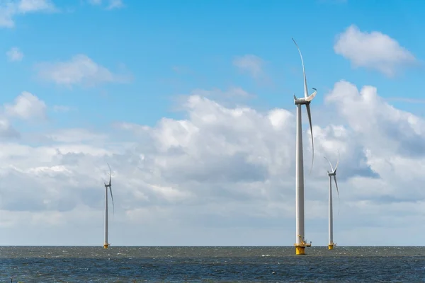 Windmills in the ocean — Stock Photo, Image