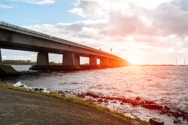 Tramonto sul ponte — Foto Stock