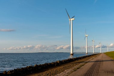 Okyanus'daki yel değirmenleri
