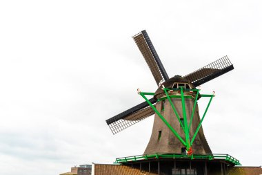 Eski tarihi yel değirmeni