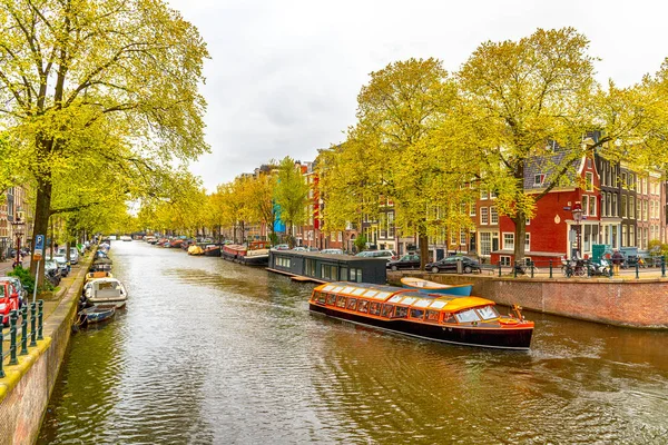 Dużym Tarasem Widokiem Stare Historyczne Amsterdamie — Zdjęcie stockowe