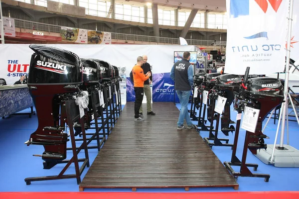 Moteurs hors-bord au salon nautique de Belgrade — Photo