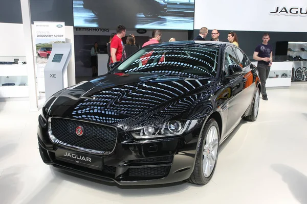 Jaguar Belgradin autonäyttelyssä — kuvapankkivalokuva