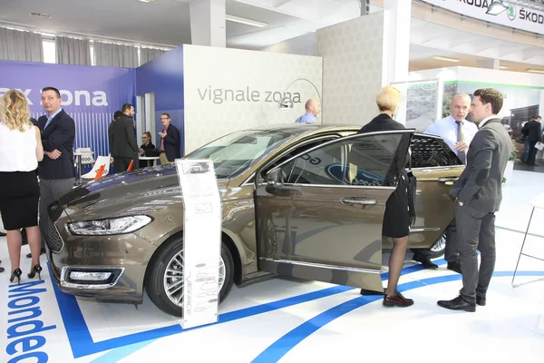 Ford em Belgrado Car Show — Fotografia de Stock