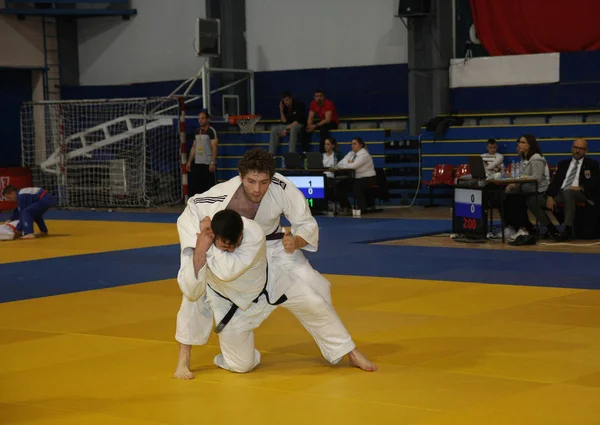 Combatientes en judo match — Foto de Stock