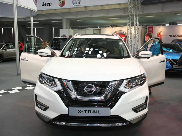 Nissan auf der belgrade car show — Stockfoto