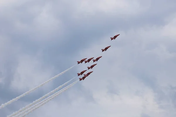 Lignes Colorées Dans Ciel Derrière Les Avions Volant Dans Ciel — Photo