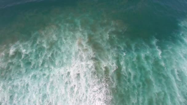 Óceáni hullámok törés - légifelvételek — Stock videók