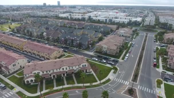 Vue aérienne panoramique d'un grand quartier communautaire planifié 