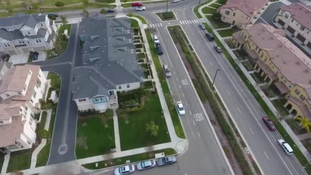 Vue aérienne panoramique d'un grand quartier communautaire planifié 