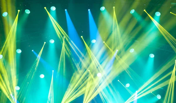 Fase lichten op concert. Verlichtingsapparatuur — Stockfoto