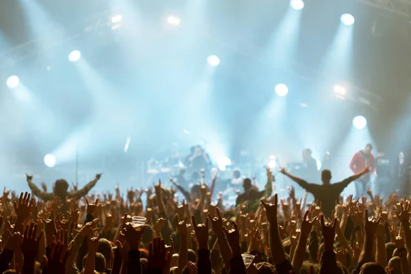 Luces de escenario en concierto. Equipo de iluminación — Foto de Stock