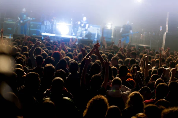 Luces de escenario en concierto. Equipo de iluminación — Foto de Stock