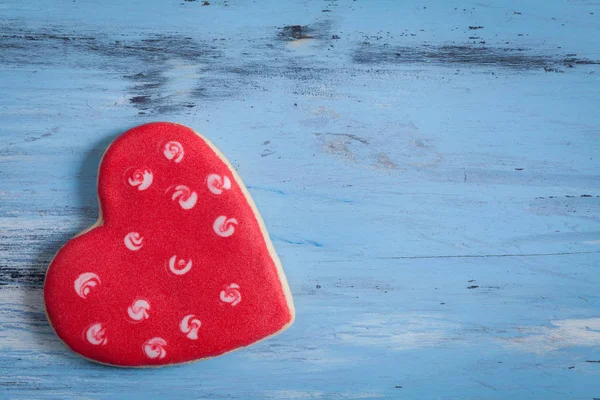 Heart shaped cakes on wooden background — Stock Photo, Image