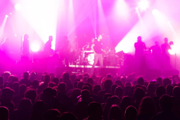 Luces de escenario en concierto. Equipo de iluminación — Foto de Stock