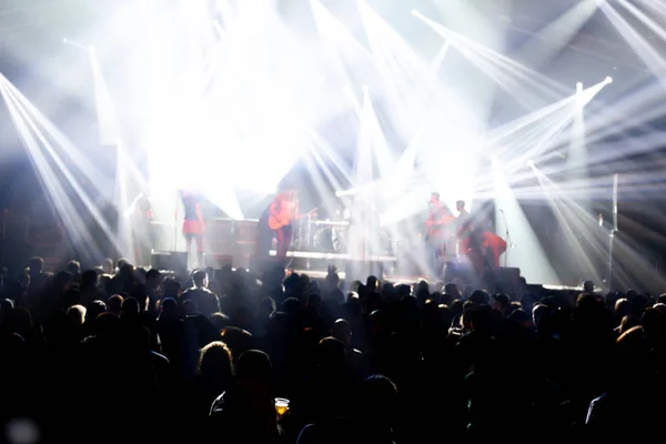 Luces de escenario en concierto. Equipo de iluminación —  Fotos de Stock