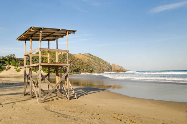 Port St Johns beach Hint Okyanusu tarafından. Güney Afrika