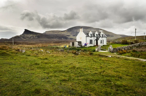 İskoç kırsal ev, İskoçya, Isle of Skye Quiraing. Büyük Britanya