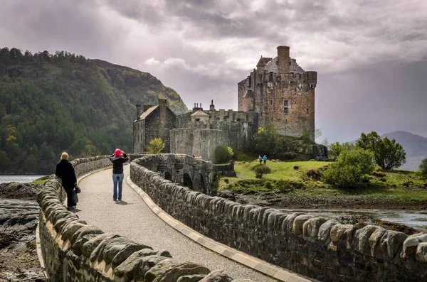 Eilean Donan Kalesi. İskoç manzara. Scotland, Büyük Britanya