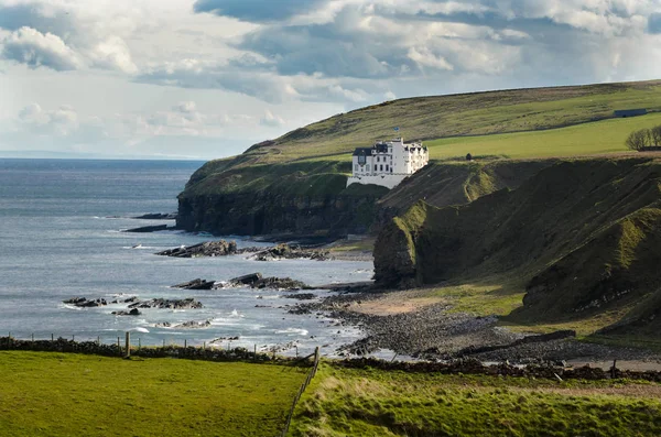 Uçurumdaki Castle. İskoç manzara. Scotland, Büyük Britanya