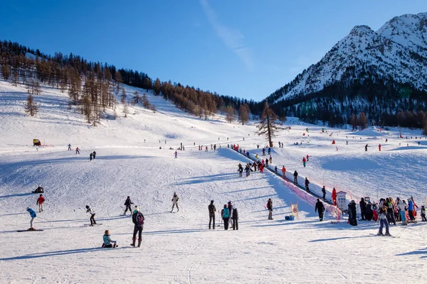 Montgenevre Sporty Zimowe Narciarski Snowboardowy Ośrodek Narciarski Francji Miejsce Wypoczynku — Zdjęcie stockowe