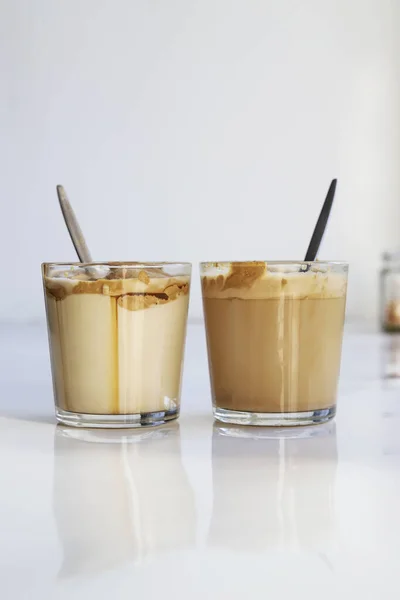 Café Sul Coreano Dalgona Latte Frio Moda Cappuccino Com Leite — Fotografia de Stock