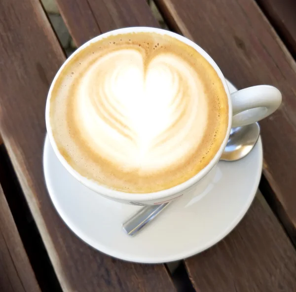 Délicieuse tasse de cappuccino — Photo