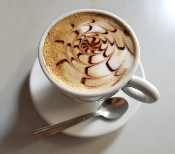 Délicieuse tasse de cappuccino — Photo