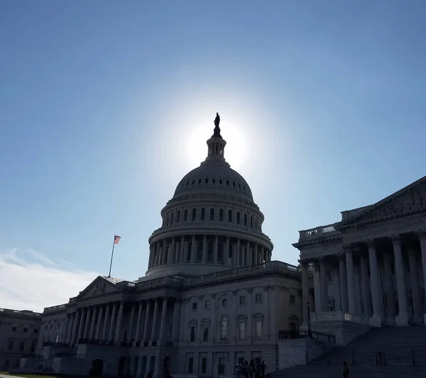 Vista retroiluminada del edificio del Capitolio de Estados Unidos —  Fotos de Stock