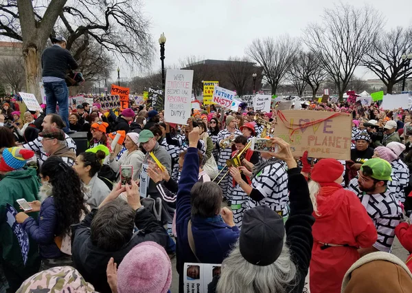 Washington Dc - 21. ledna 2017 ženy března protesty — Stock fotografie