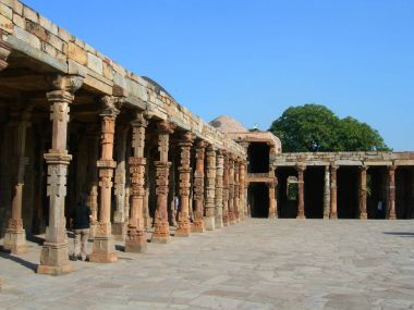 Qutb Minar anıt site Yeni Delhi, Hindistan