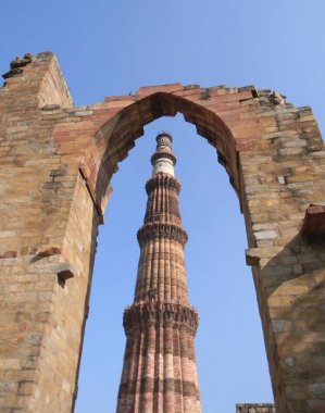 Qutb Minar kule anıt Yeni Delhi, Hindistan