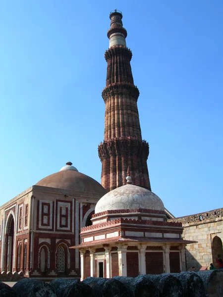 Monumento a la torre Qutb Minar en Nueva Delhi, India — Foto de Stock