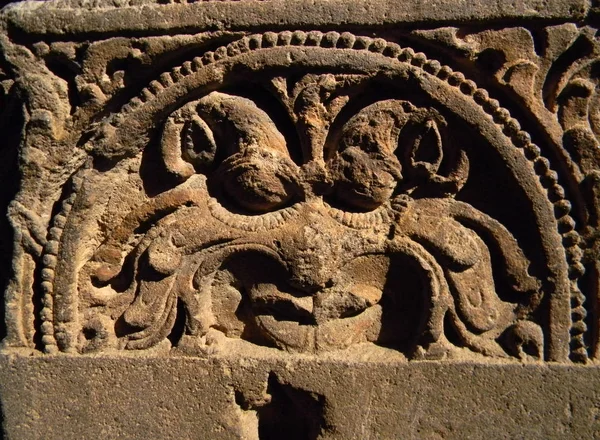 Detalles del sitio del monumento Qutb Minar en Nueva Delhi, India — Foto de Stock