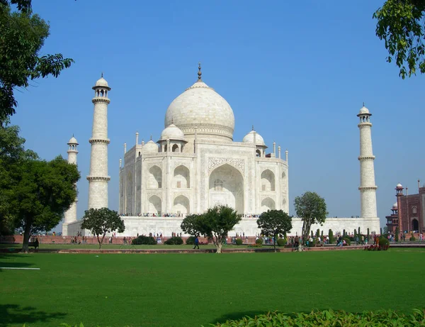 Taj Mahal Türbesi ikonik görünümü — Stok fotoğraf