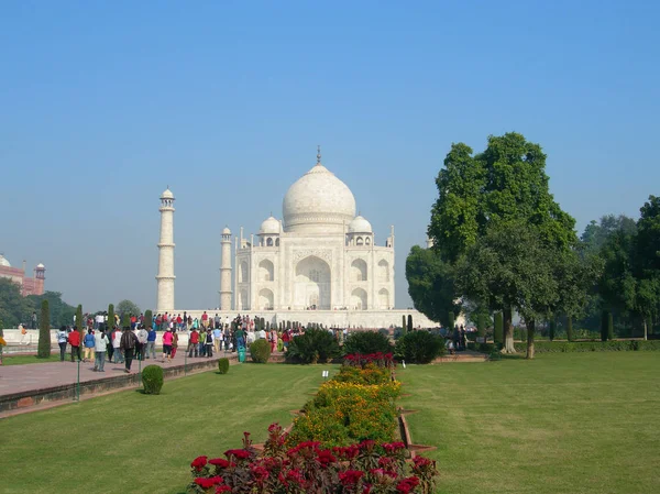 Taj Mahal Türbesi ikonik görünümü — Stok fotoğraf