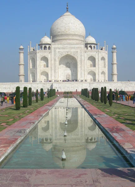 Taj Mahal Türbesi ikonik bakış açısı — Stok fotoğraf