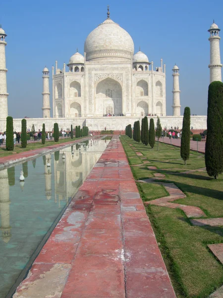 Taj Mahal Türbesi ikonik bakış açısı — Stok fotoğraf