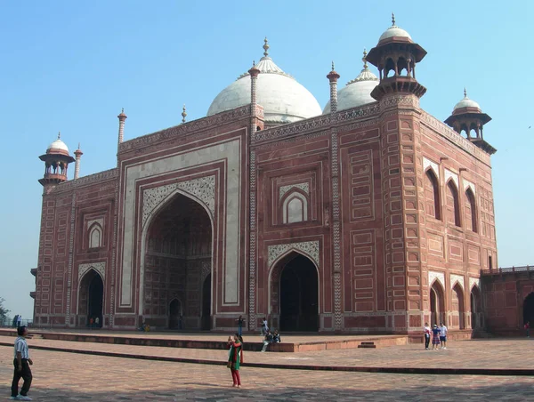 Mesquita de arenito vermelho no complexo Taj Mahal — Fotografia de Stock