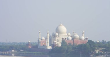 Fort Agra, Kuzey Hindistan üzerinden Taj Mahal