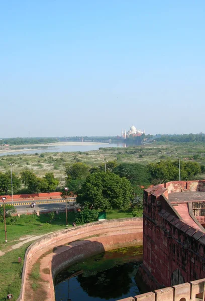 Vista do Taj Mahal de Fort Agra, norte da Índia — Fotografia de Stock