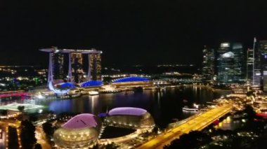 Singapur - 6 Mayıs 2017: Panorama Marina Bay arasında