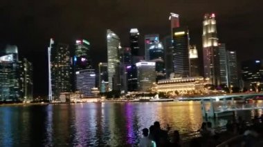 Singapur - 6 Mayıs 2017: Panorama Marina Bay arasında