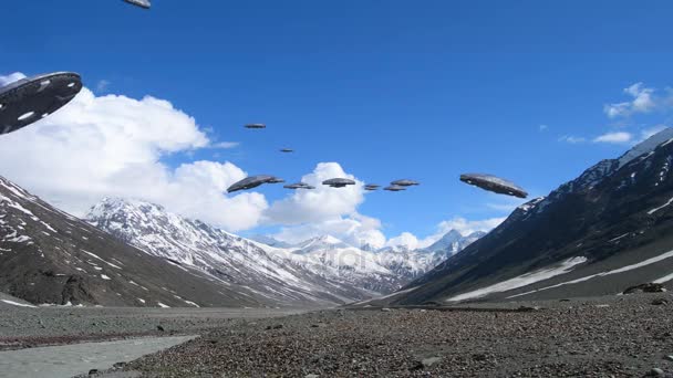 Bucle con una flota OVNI en las montañas del Himalaya . — Vídeo de stock
