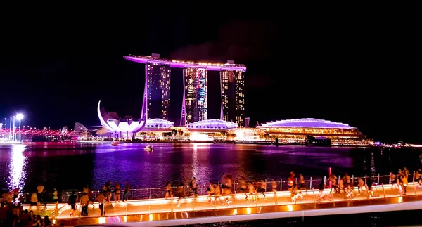 Singapore - 6 mei 2017: Panorama over de baai van Marina — Stockfoto