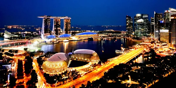 Singapore - 6 mei 2017: Panorama over de baai van Marina — Stockfoto